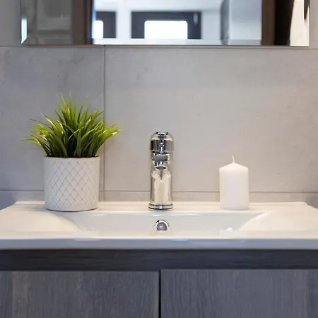 Amelie's Luxe Apartment